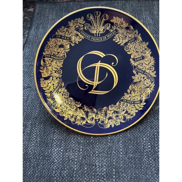 Royal Wedding Commemorative Plate & Travel Sweets Tin - Picture 2 of 7